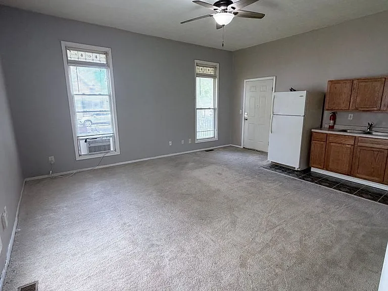 1031 Hartford St — Photo 58