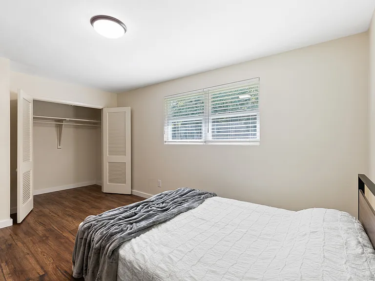1524 SW 37th Ave — Photo 6