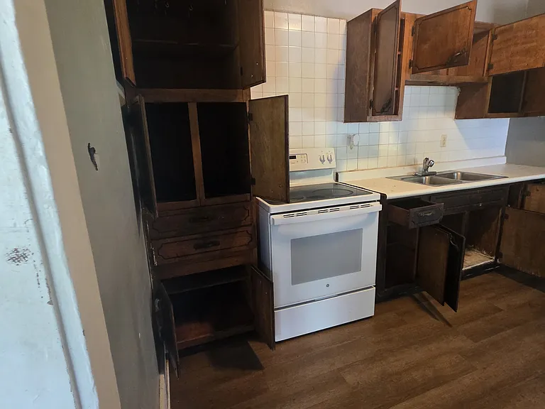 1303 E Hickory St — Photo 8
