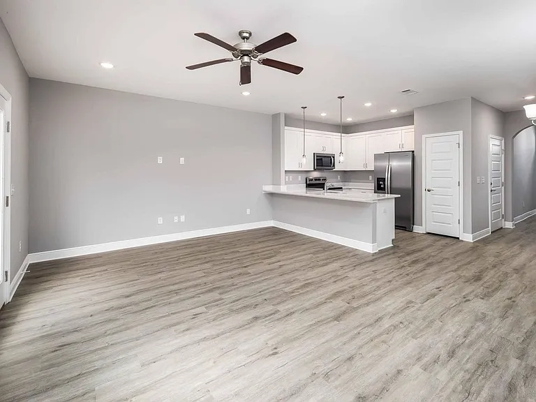 319 Carmel Dr #15 — Photo 3