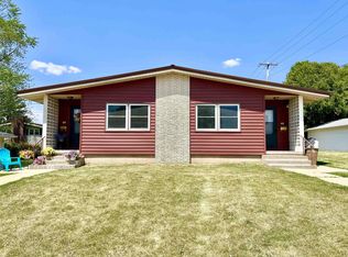 703 & 705 3rd St S #E, Oelwein, IA 50662