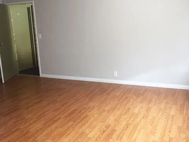 563 Lowell Ave — Photo 13