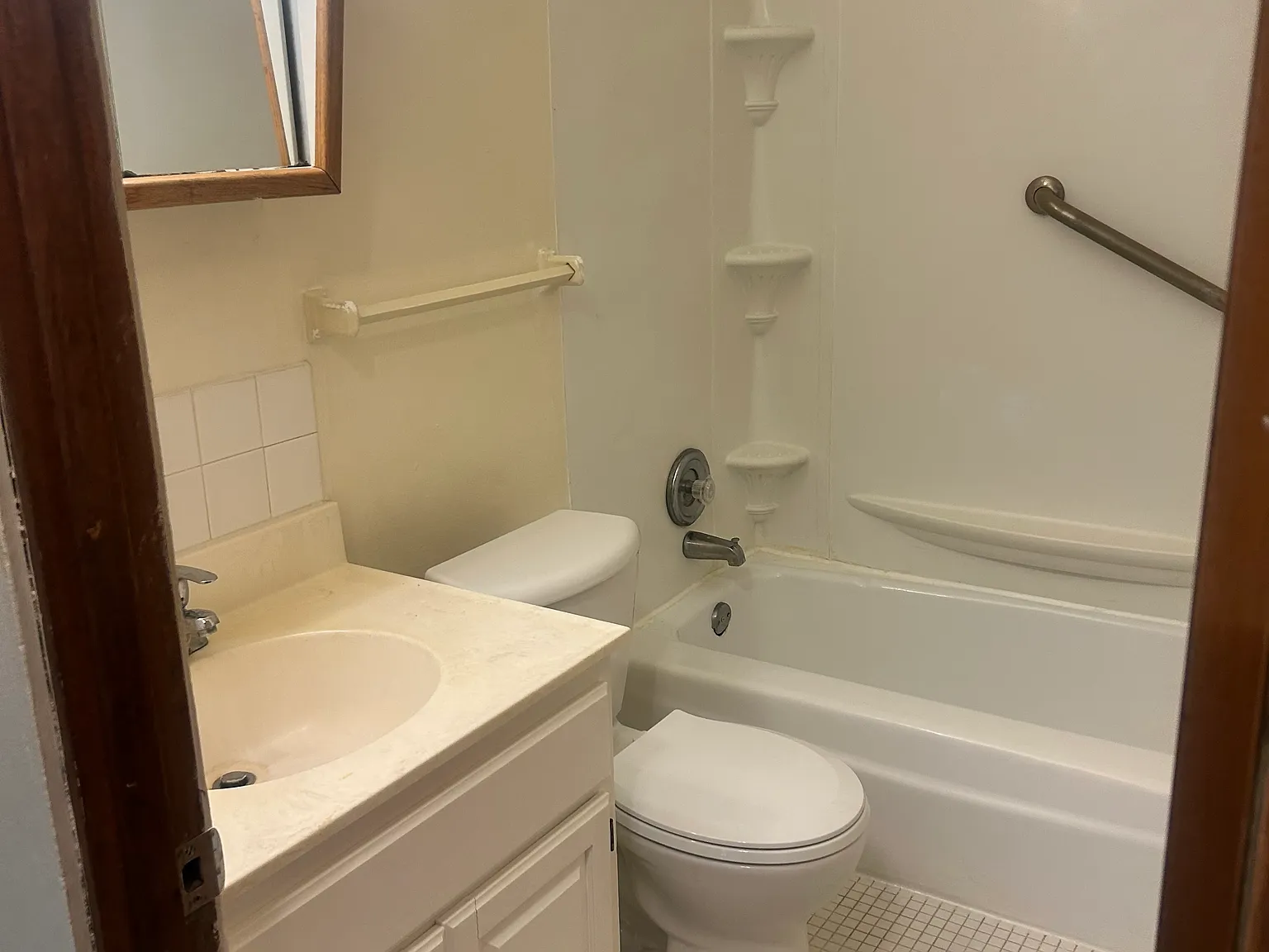 2 bed, 900 sqft, $1,200 — Photo 2