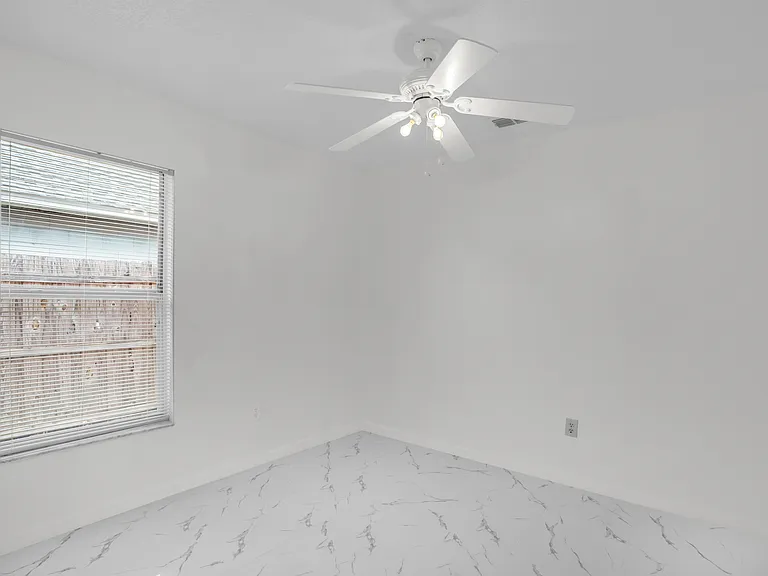 1005 Delnova Ln — Photo 17
