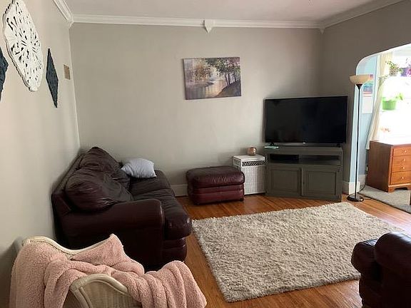 3rd image of 1826 Jefferson Ave APT 1