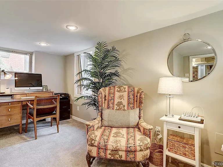 1423 Niagara St — Photo 4