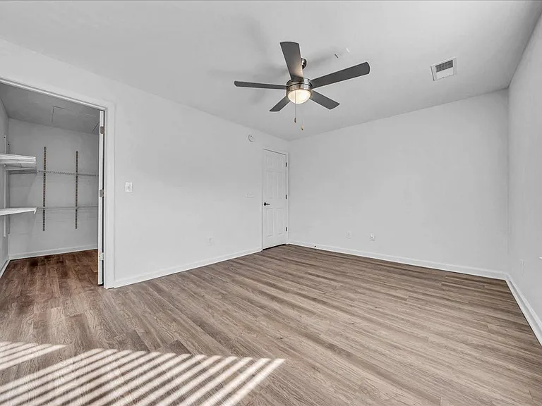 The Vinings Apartments — Photo 11