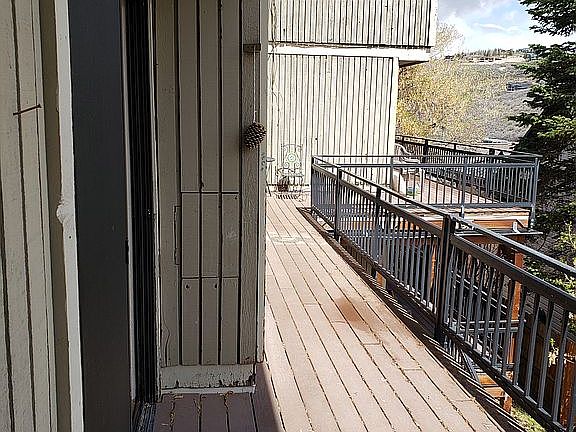5th image of 470 Woodside Ave