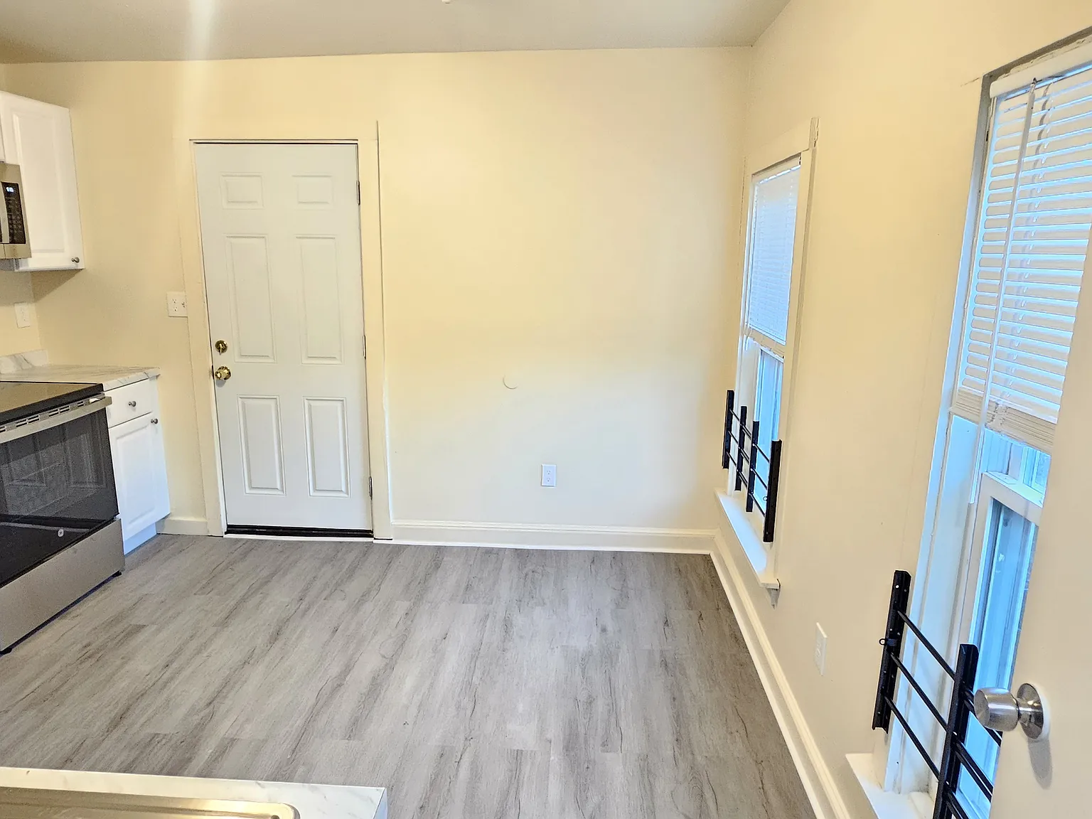 2 bed, 600 sqft, $1,900 — Photo 3