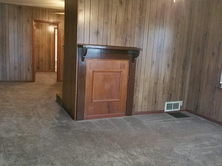 2243 Taylor Rd — Photo 2