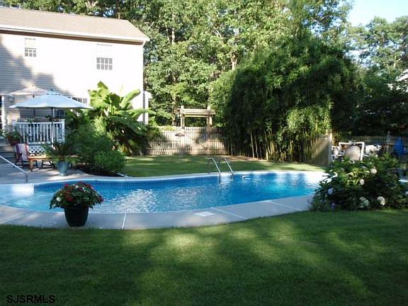 4th image of 9 Lindsay Ln