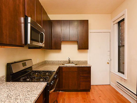 2nd image of 1216 N Dearborn St APT 1A