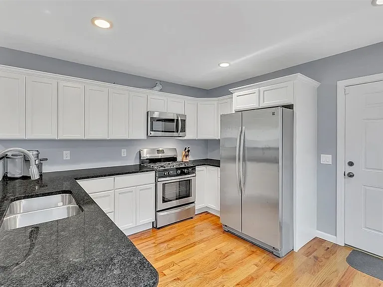 11 Hamlin Pl #B — Photo 16