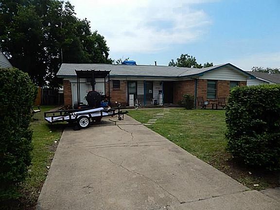 3rd image of 2730 Cary Dr