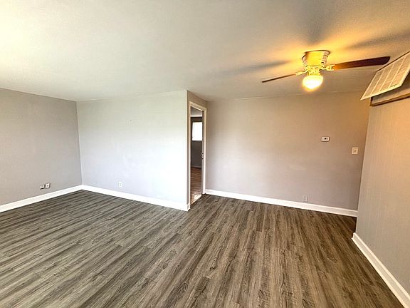 3rd image of 133 Golf View Ln