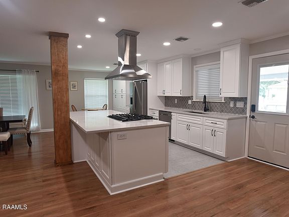 5th image of 137 Templeton Dr