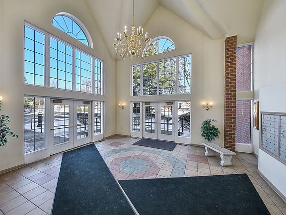 4th image of 123 Hunt Club Dr #123