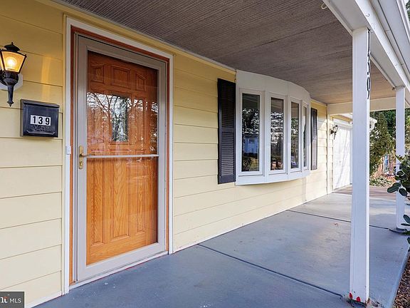 5th image of 139 Hillcrest Ln