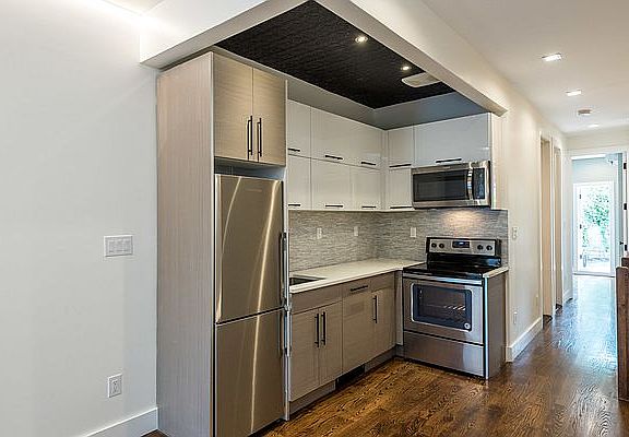2nd image of 303 Kingsland Ave #1R