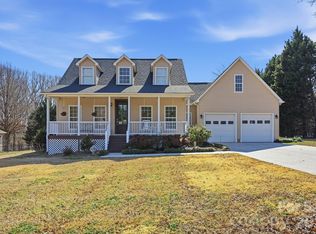 7335 Broad Wing Ln, Sherrills Ford, NC 28673