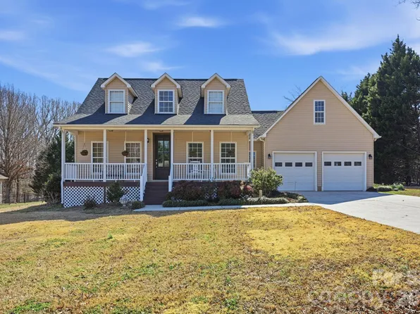 7335 Broad Wing Ln, Sherrills Ford, NC 28673