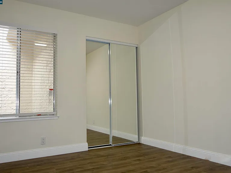 112 Marchbanks Ct — Photo 14