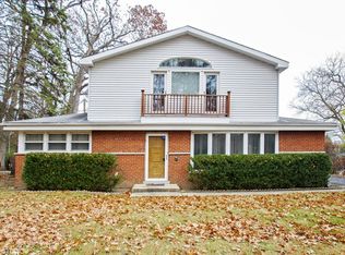 615 Harms Rd, Glenview, IL 60025