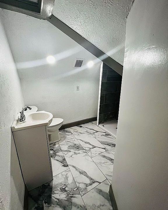 1st image of 2727 W Jefferson St