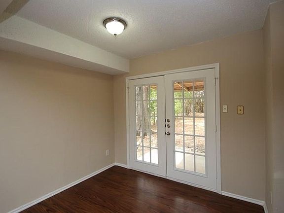 4th image of 209 Heartwood Dr