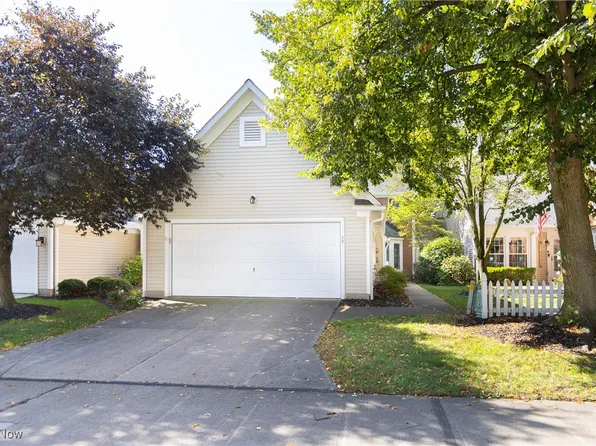 225 Westwind Dr APT 39, Avon Lake, OH 44012