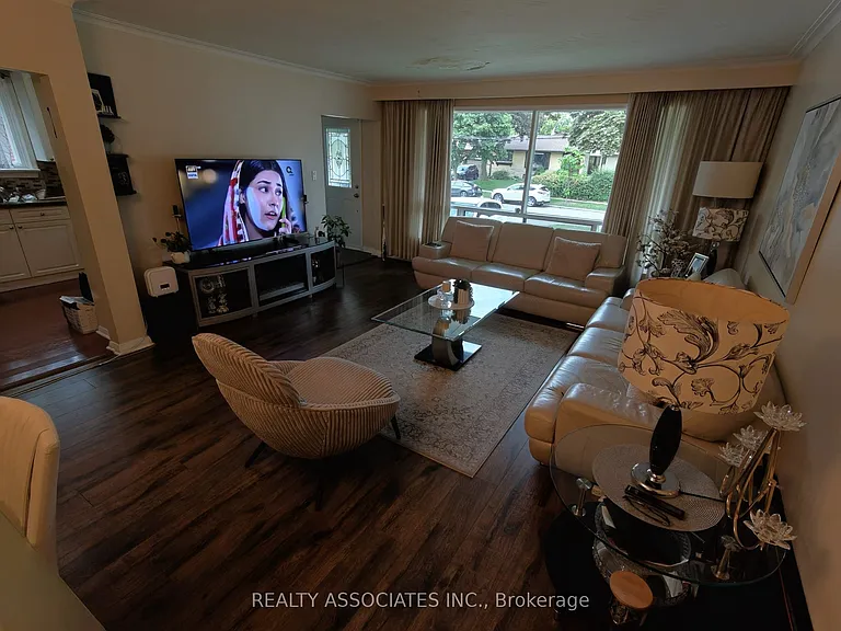 69 Cornerbrook Dr S — Photo 3