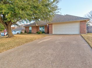 10152 Fieldcrest Dr, Benbrook, TX 76126
