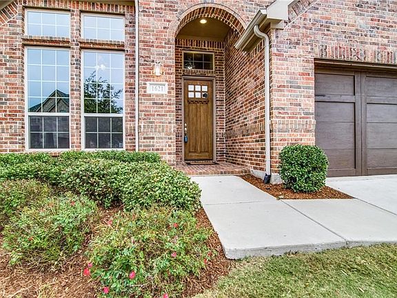 2nd image of 1621 Post Oak Way