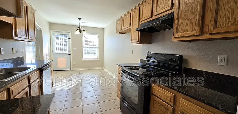 340 Beasley Dr — Photo 7