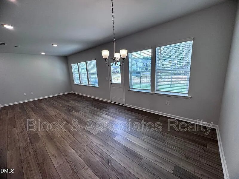 3 bed, 2.5 bath, $1,949 — Photo 4