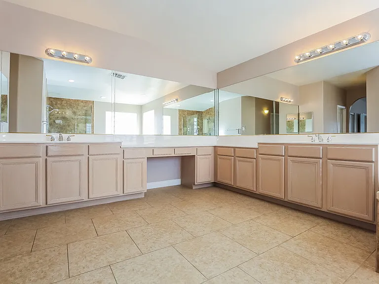 1102 Broomfield Dr — Photo 8