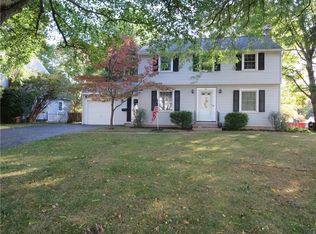 72 Oakcrest Dr, Rochester, NY 14617