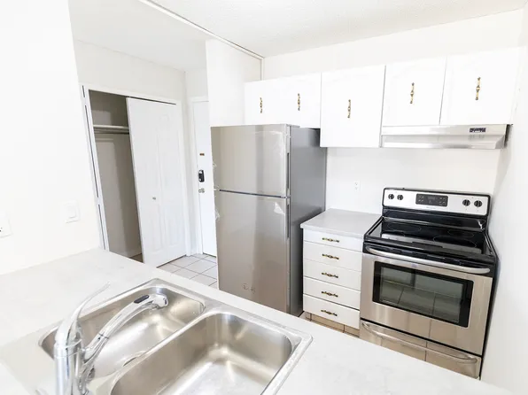 Chinook Place, 626 57th Ave SW, Calgary, AB T2V 0H4