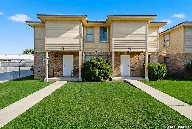 3 bed, 1.5 bath, 1100 sqft, $1,495 — Photo 1