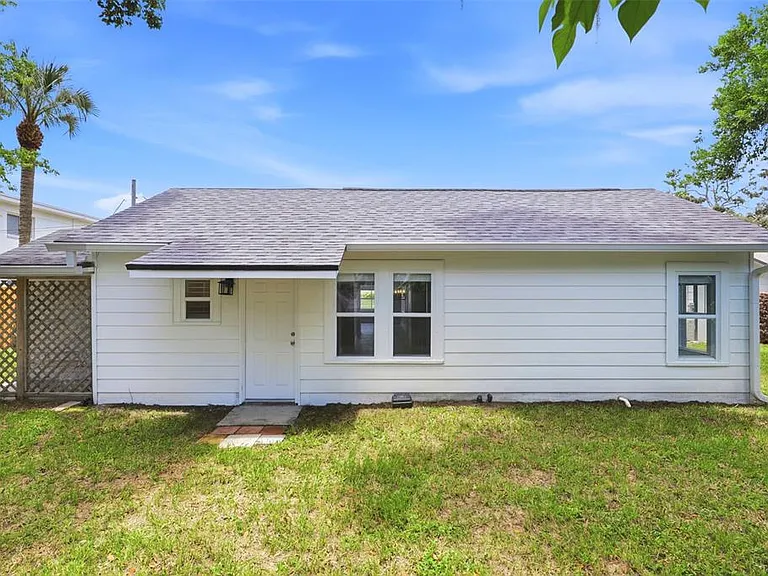 2704 E Jefferson St — Photo 41