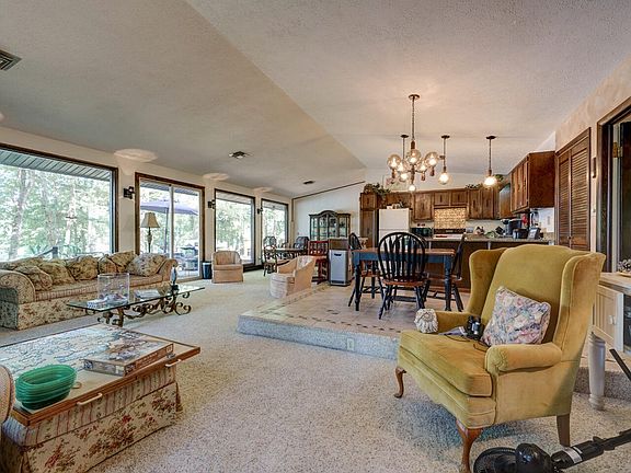 5th image of 450 Conifer Dr