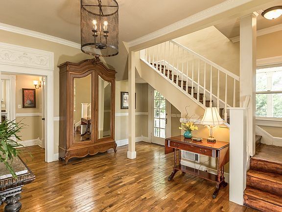 3rd image of 4418 Saint Elmo Ave