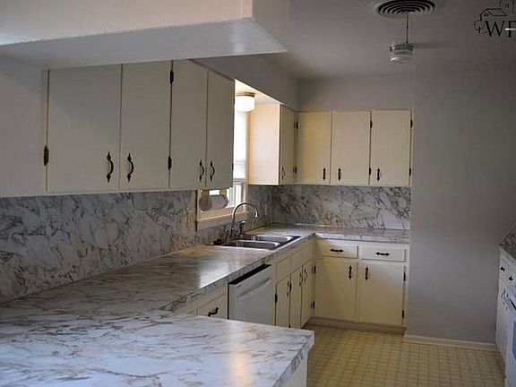 2nd image of 710 W Texas Ave