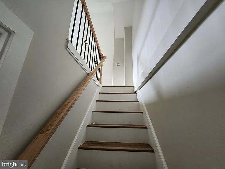 523 Wellesley St — Photo 10