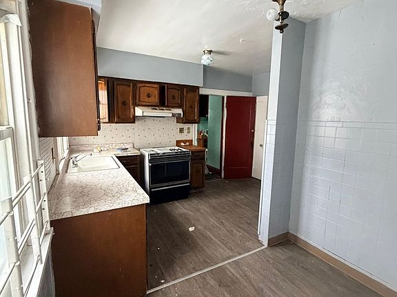 3rd image of 9426 Dickens Ave #1