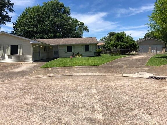 3rd image of 1913 Acadia Dr
