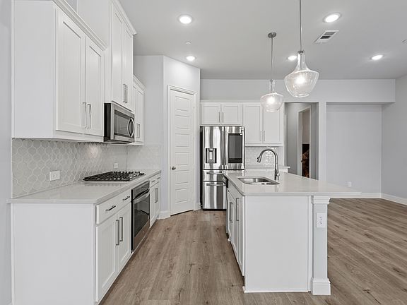 5th image of 12929 Couture Dr