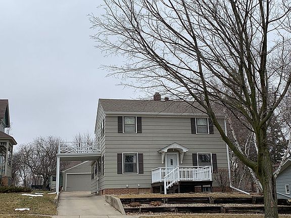 3rd image of 218 W Lincoln St