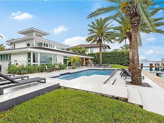4th image of 1001 N Shore Dr