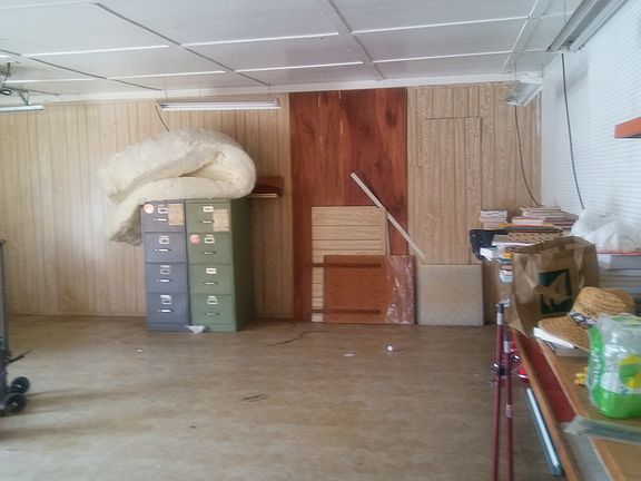 Large Two car garage w/bench